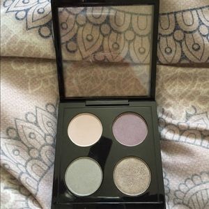 Mac quad eyeshadow palette Lady Grey LE
